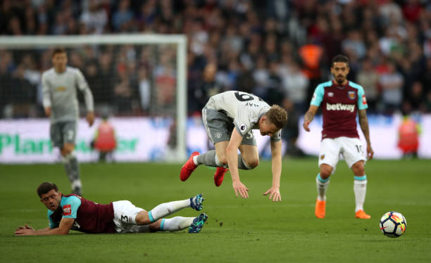 他们之间的 他们之间的